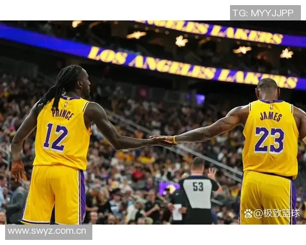 克拉克斯顿再创佳绩29分钟砍下三双14分11板10助助球队赢得胜利